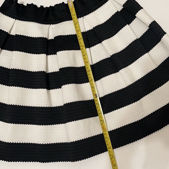 EXPRESS Black & White Striped Mini Skirt Elastic Waist Womens Size M - Picture 8 of 13